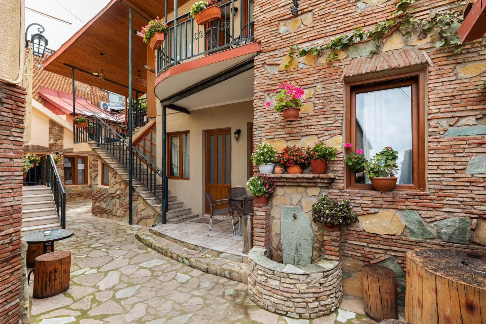 Apartments With Wine Cellar In Old Tbilisi Eksteriør bilde
