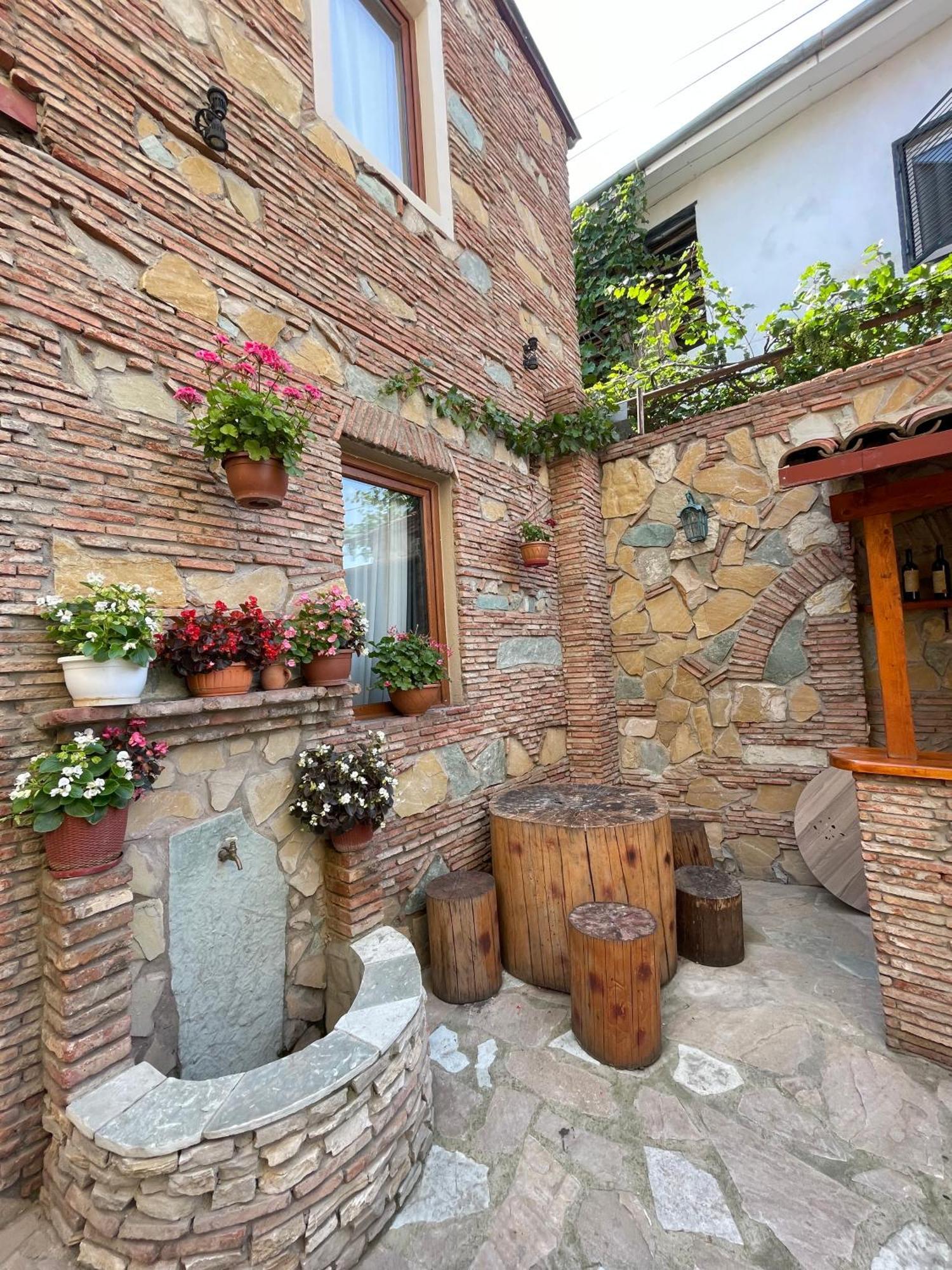 Apartments With Wine Cellar In Old Tbilisi Eksteriør bilde
